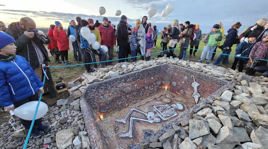 Bobcat E27 and the Bronze Age in the Czech Republic